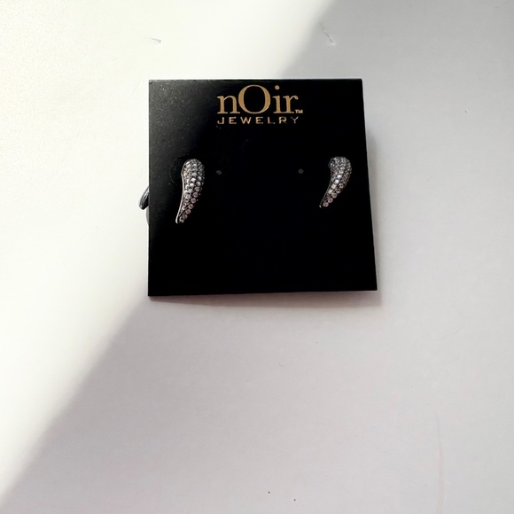 Noir NYC pavé gunmetal horn earrings - Picture 2 of 4